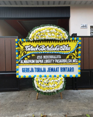 Papan Bunga Duka di Daha Barat